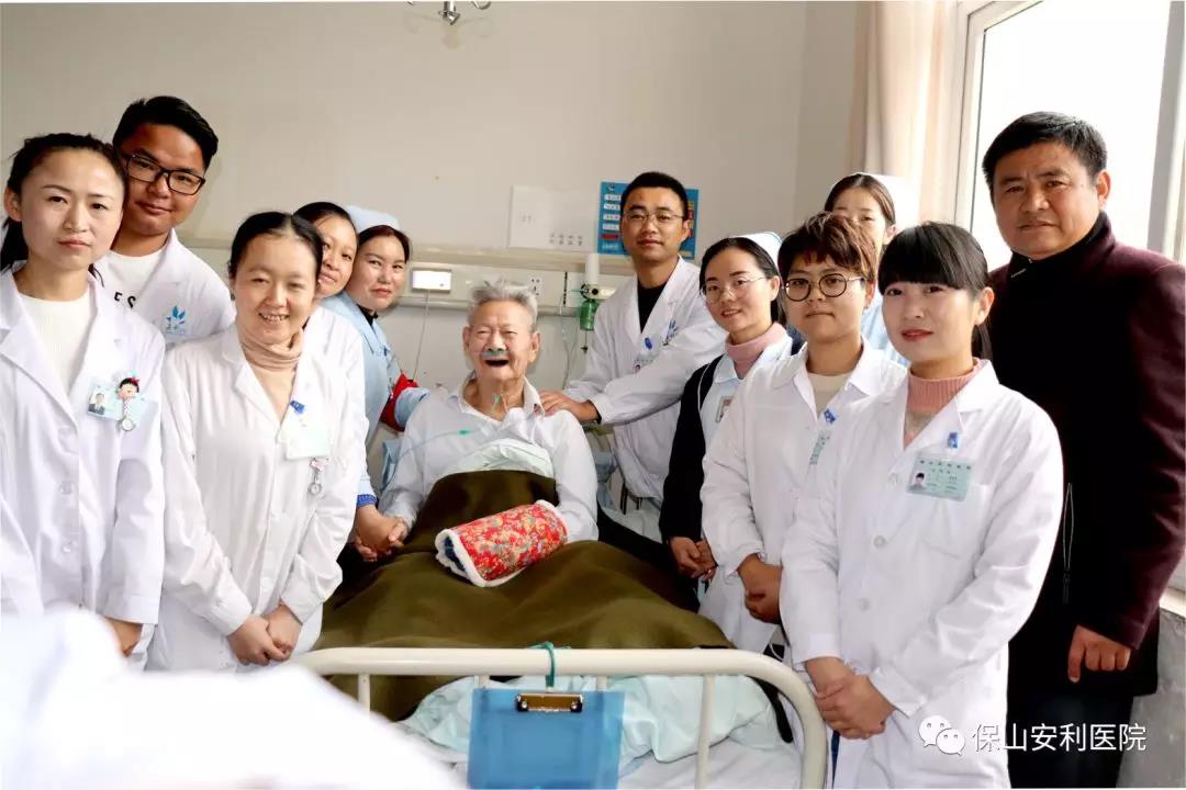 97歲八路老戰(zhàn)士身患多種疾病，常年住院視醫(yī)院為家，醫(yī)護(hù)為親人