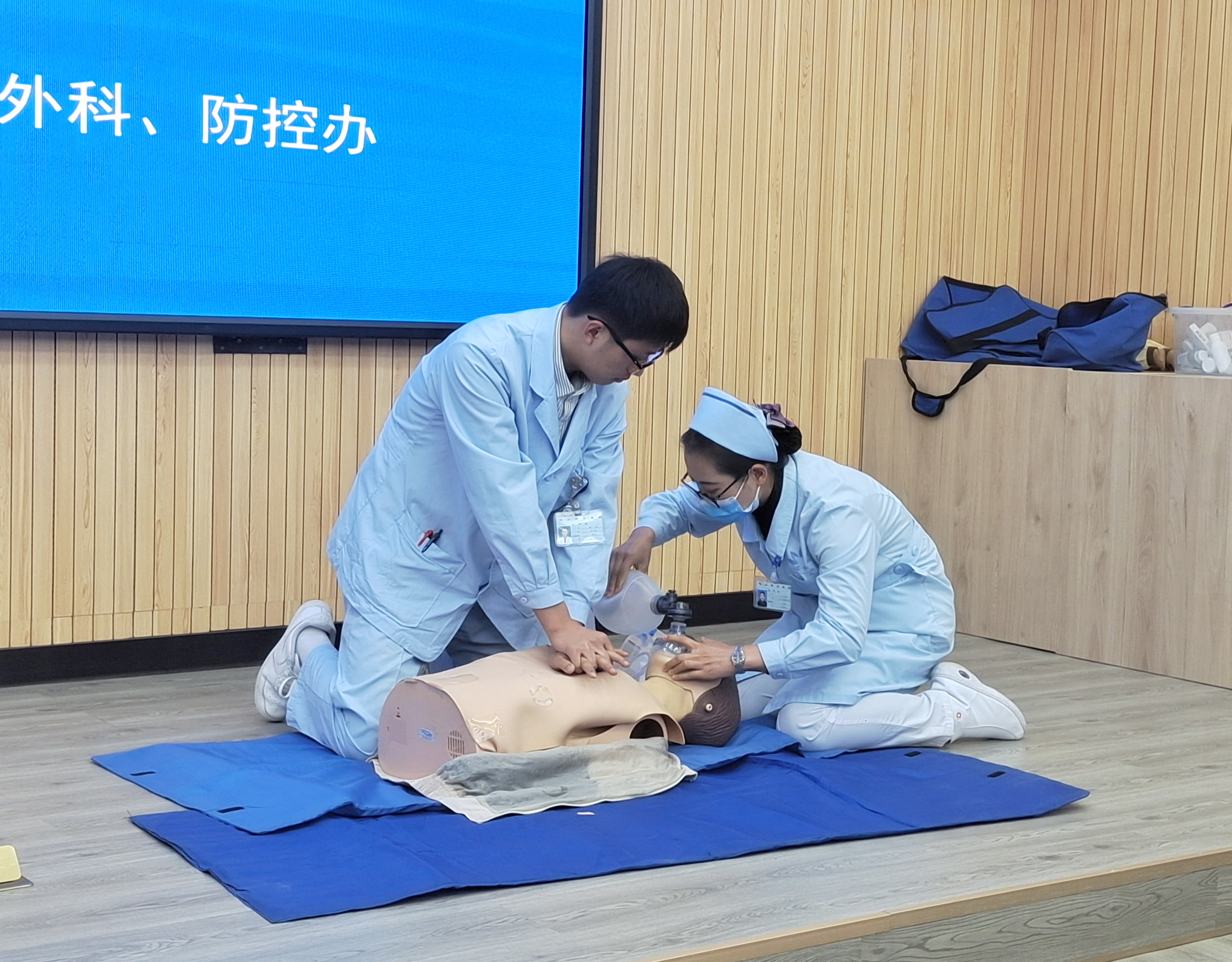 【保山安利醫(yī)院】醫(yī)務(wù)人員到保山城投建設(shè)發(fā)展（集體）有限公司開展系列急救、防控知識培訓(xùn)